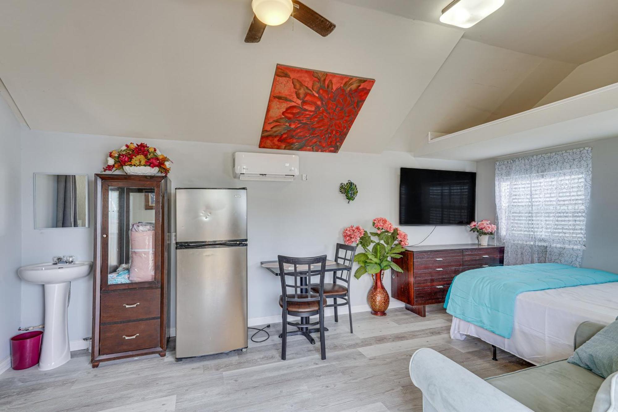 Lakefront Panama City Studio With Hot Tub Access Kültér fotó