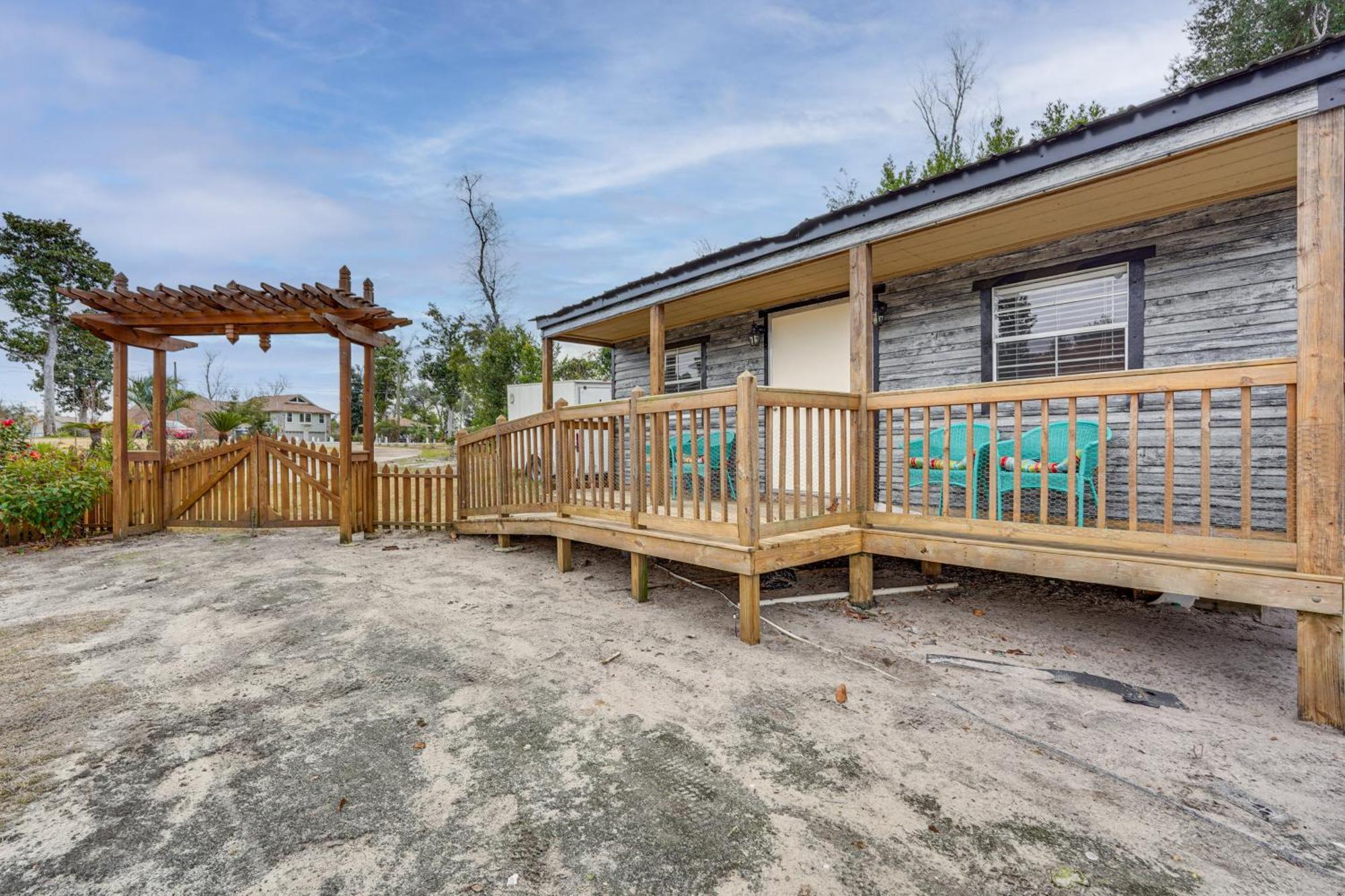Lakefront Panama City Studio With Hot Tub Access Kültér fotó